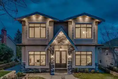824 CHESTNUT STREET, New Westminster BC V3L 4N2