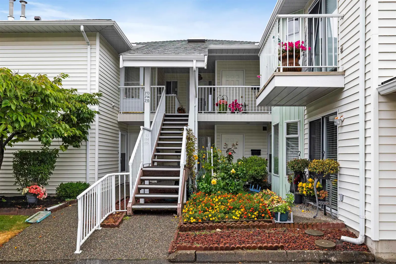 213 7156 121 STREET, Surrey BC V3W 0J6