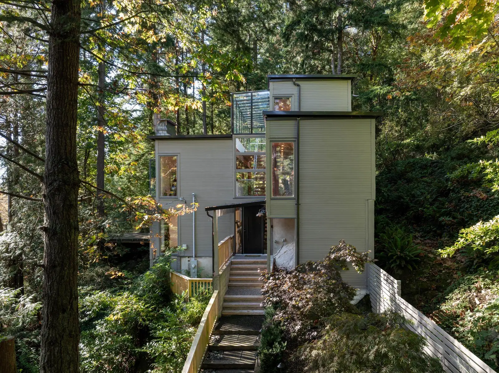6915 MARINE DRIVE, West Vancouver BC V7W 2T4