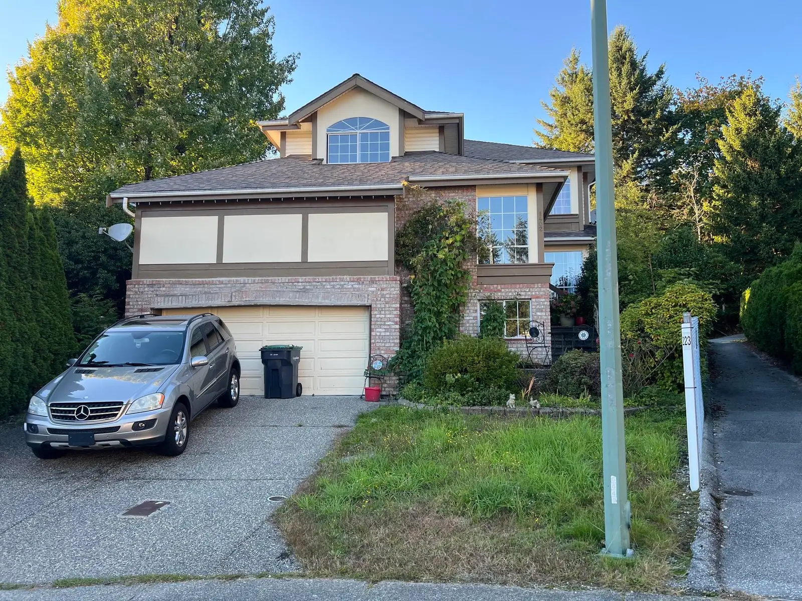 1402 GLENVIEW COURT, Coquitlam BC V3E 2P5