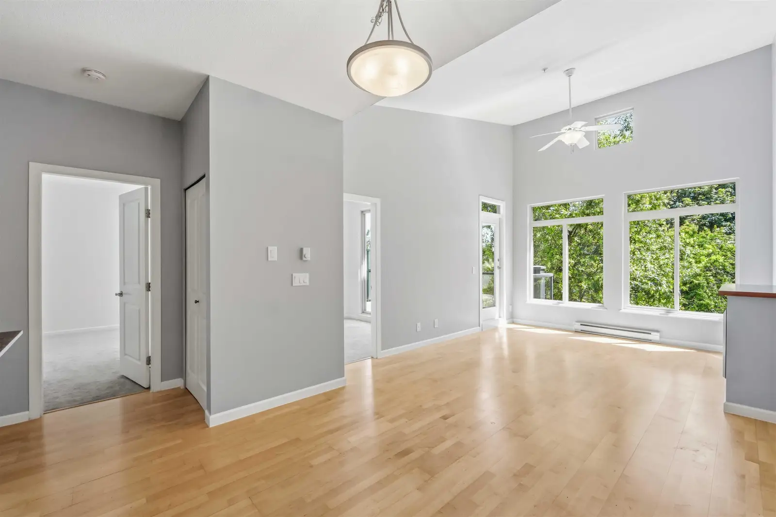 421 15385 101A AVENUE, Surrey BC V3R 0B4