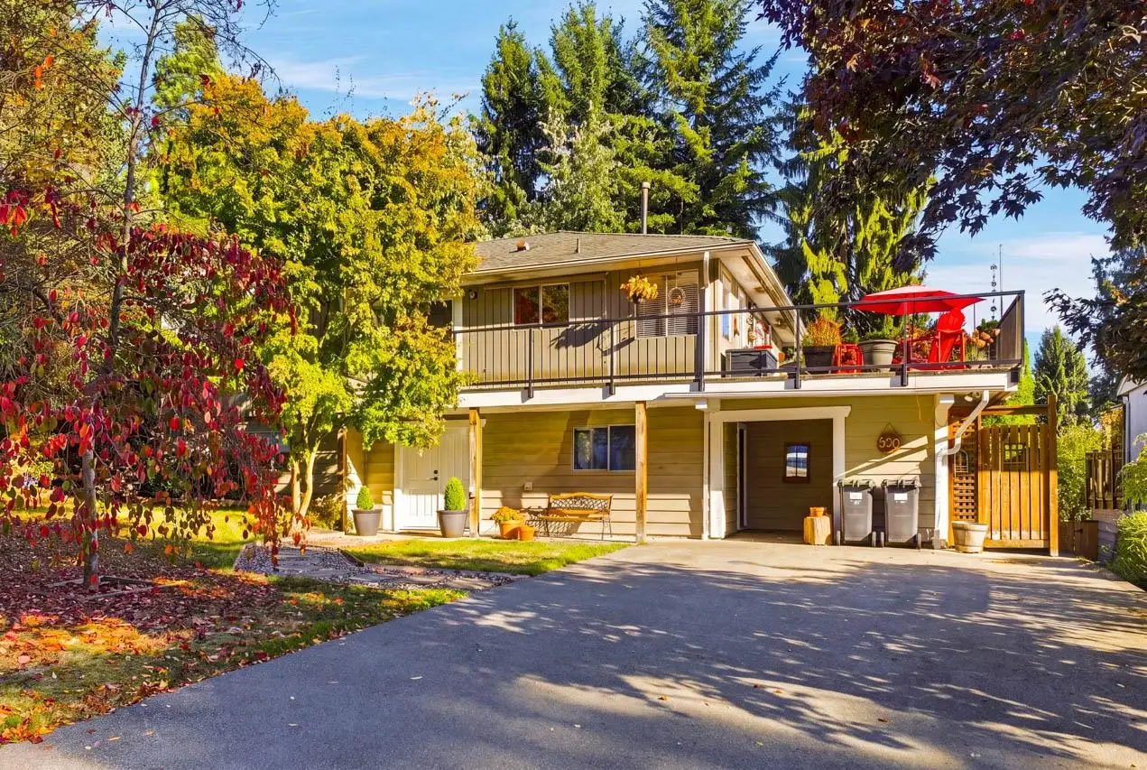 950 TOLLCROSS ROAD, North Vancouver BC V7H 2G2