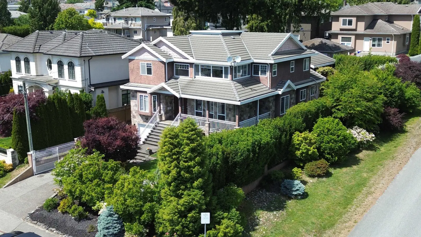 6087 MCKEE STREET, Burnaby BC V5J 2V6