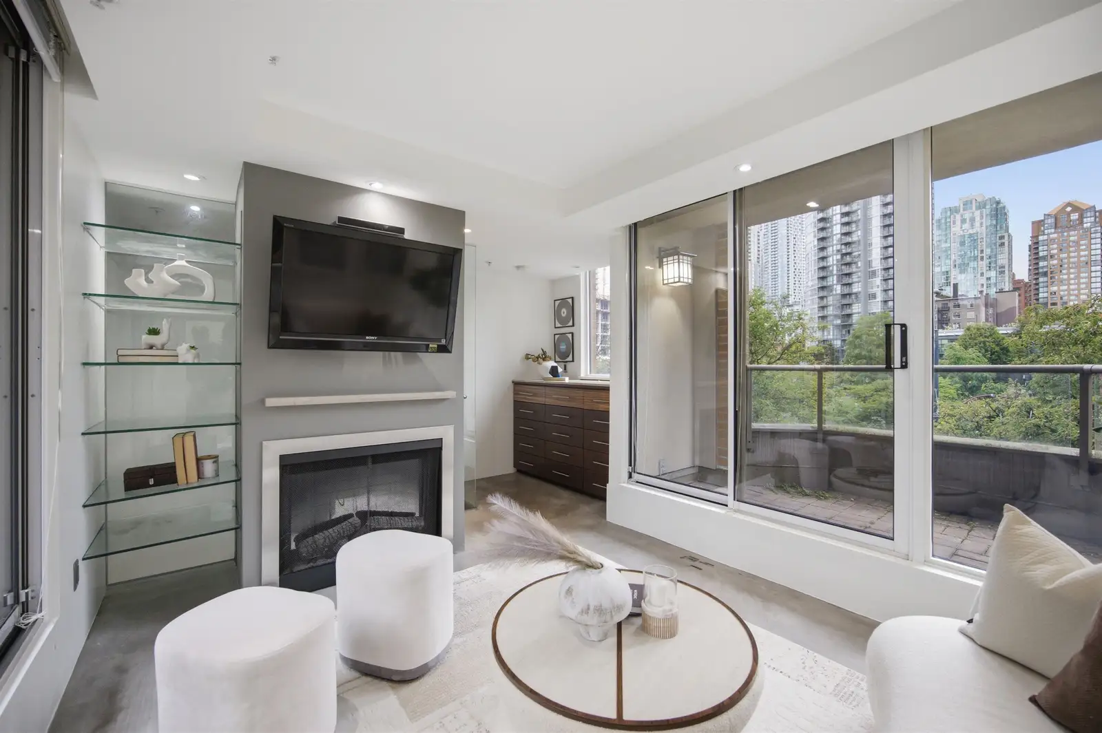 1182 RICHARDS STREET, Vancouver BC V6B 3E6