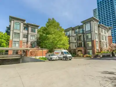 403 10499 UNIVERSITY DRIVE, Surrey BC V3T 0A4