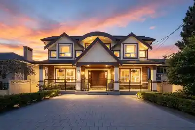 15354 ROYAL AVENUE, White Rock BC V4B 1M8