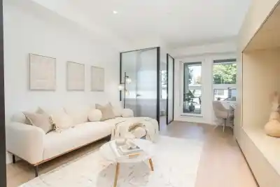 319 2471 ST. GEORGE STREET, Vancouver BC V5T 1W9