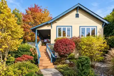 114 W KINGS ROAD, North Vancouver BC V7N 2L8