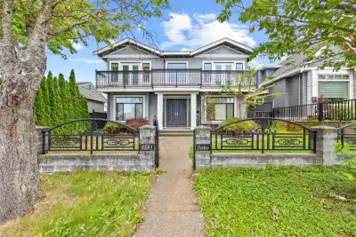 4581 PARKER STREET, Burnaby BC V5C 3E1