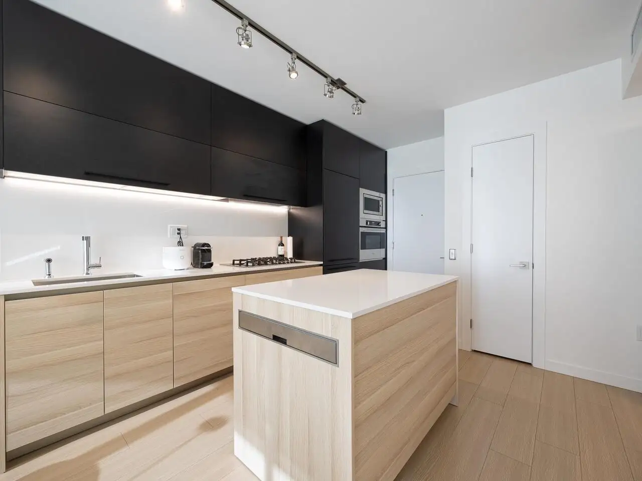 807 4488 JUNEAU STREET, Burnaby BC V5C 0M4