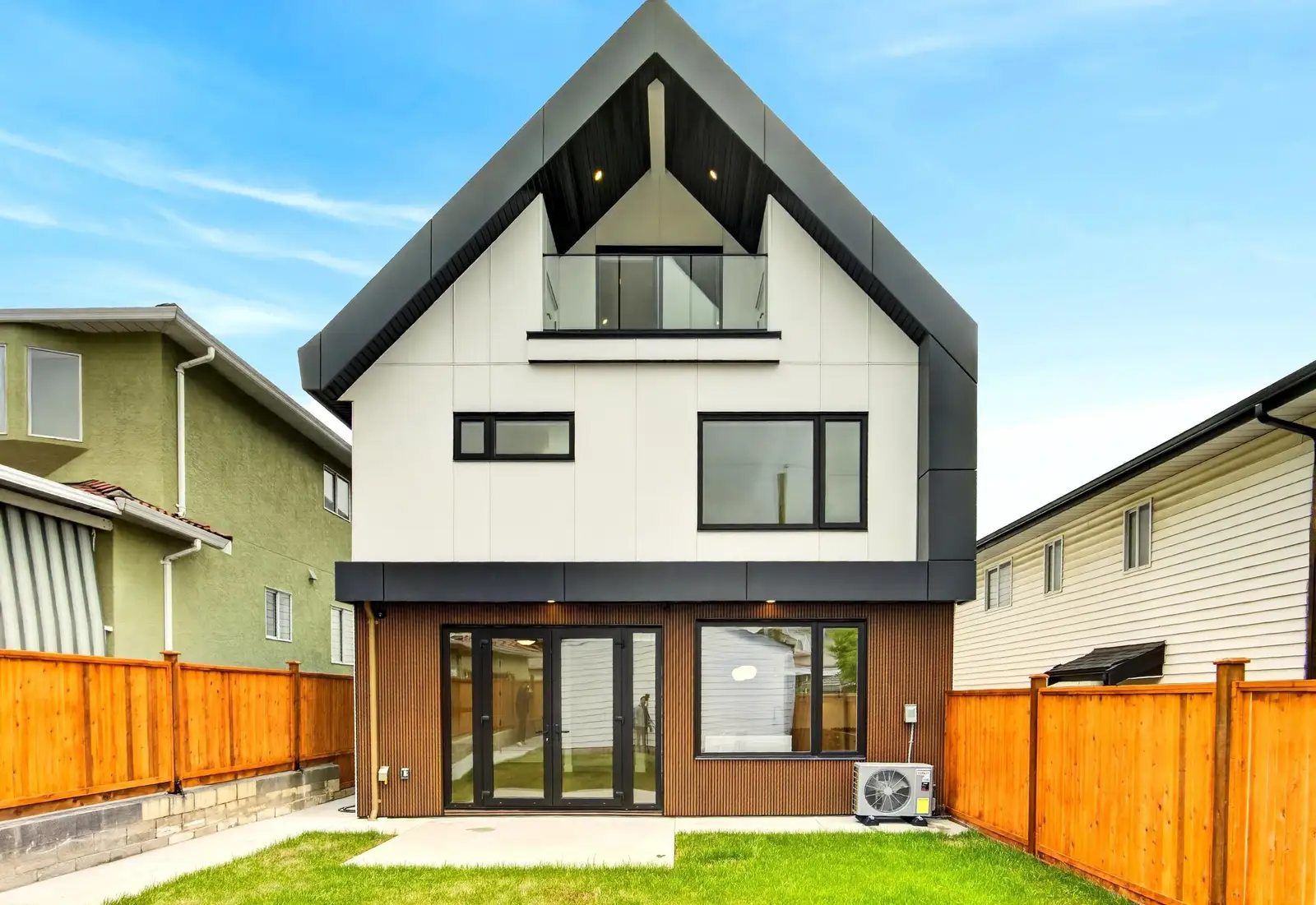 2 2741 E 7TH AVENUE, Vancouver BC V5M 1T8