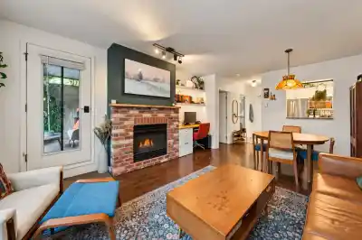 207 6742 STATION HILL COURT, Burnaby BC V3N 4V2