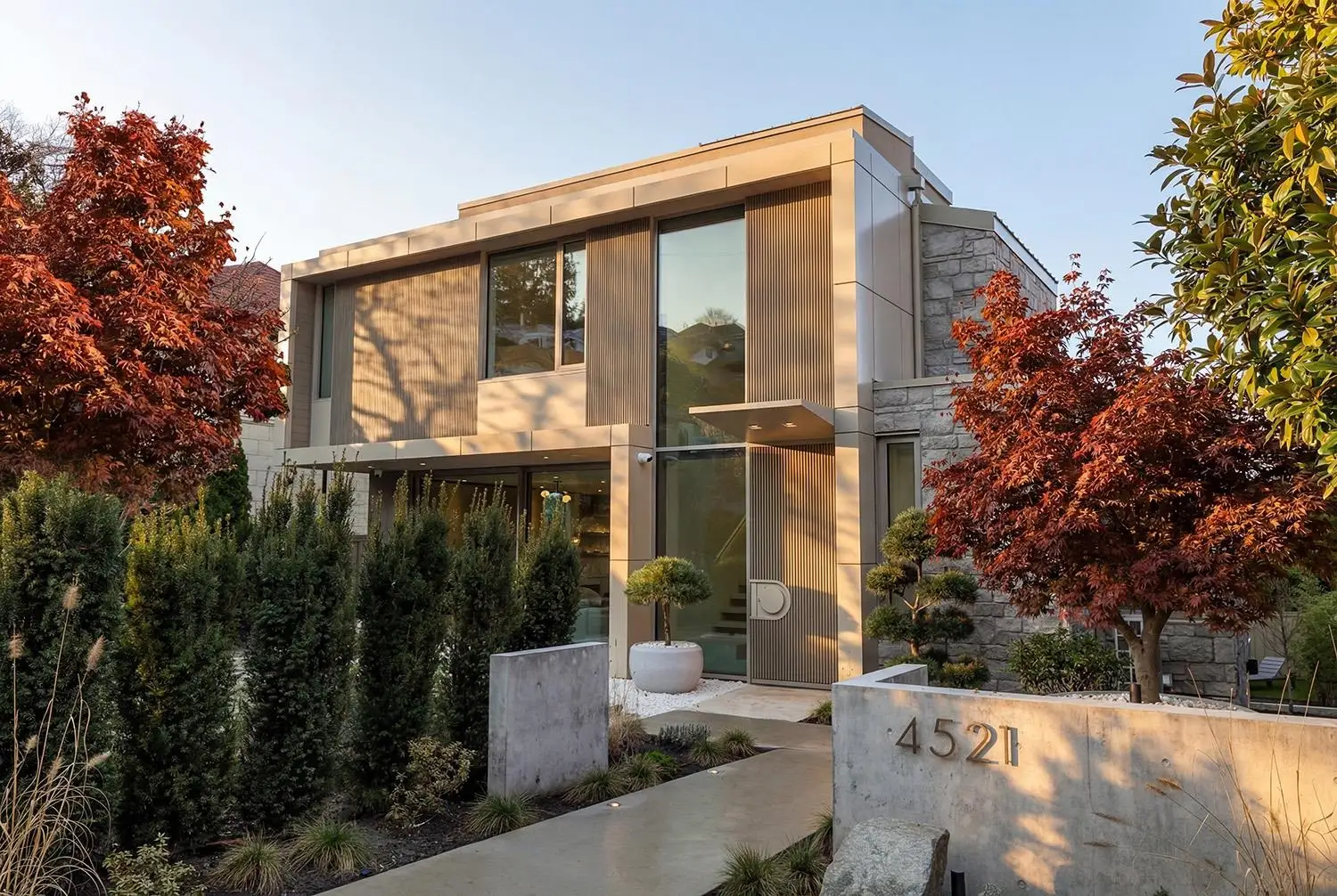 4521 LANGARA AVENUE, Vancouver BC V6R 1C9