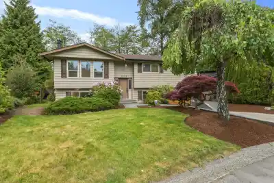 7978 141A STREET, Surrey BC V3W 6L6