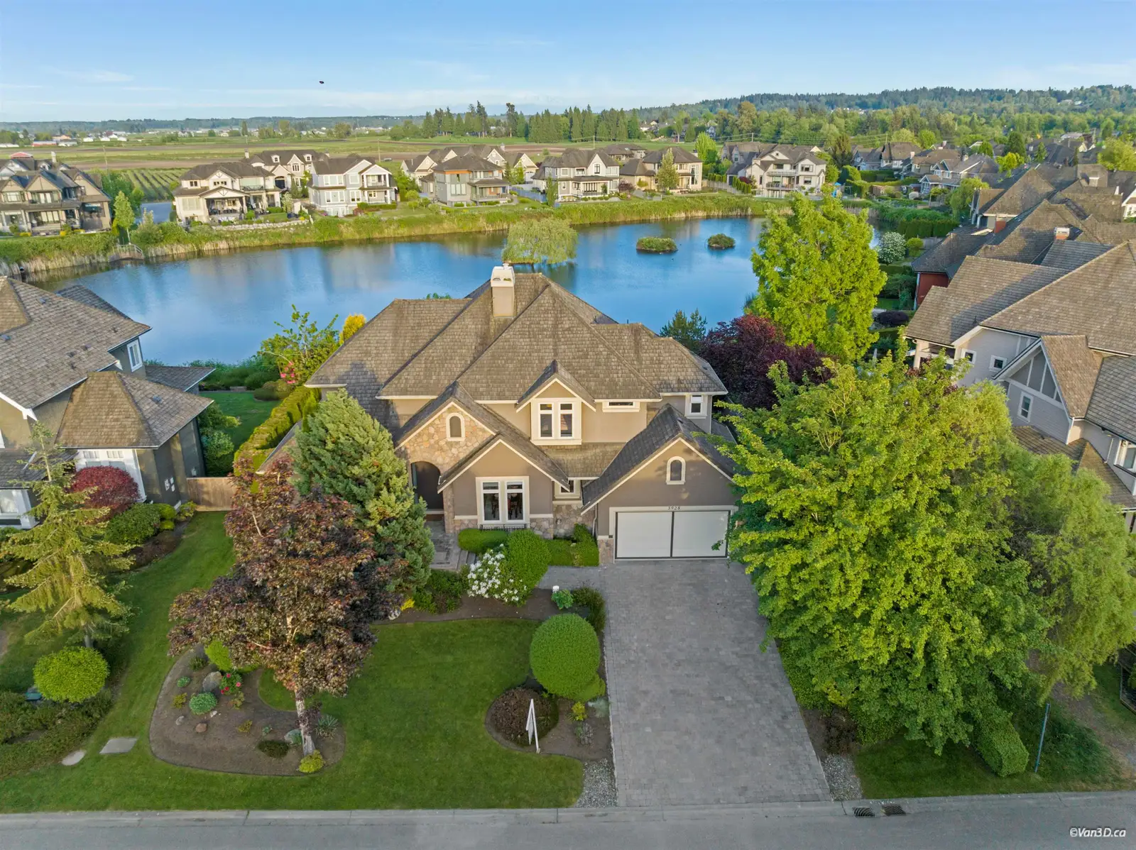3928 159 STREET, Surrey BC V3Z 0Y3