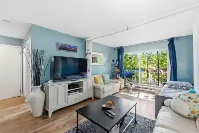 206 10468 148 STREET, Surrey BC V3R 8T1