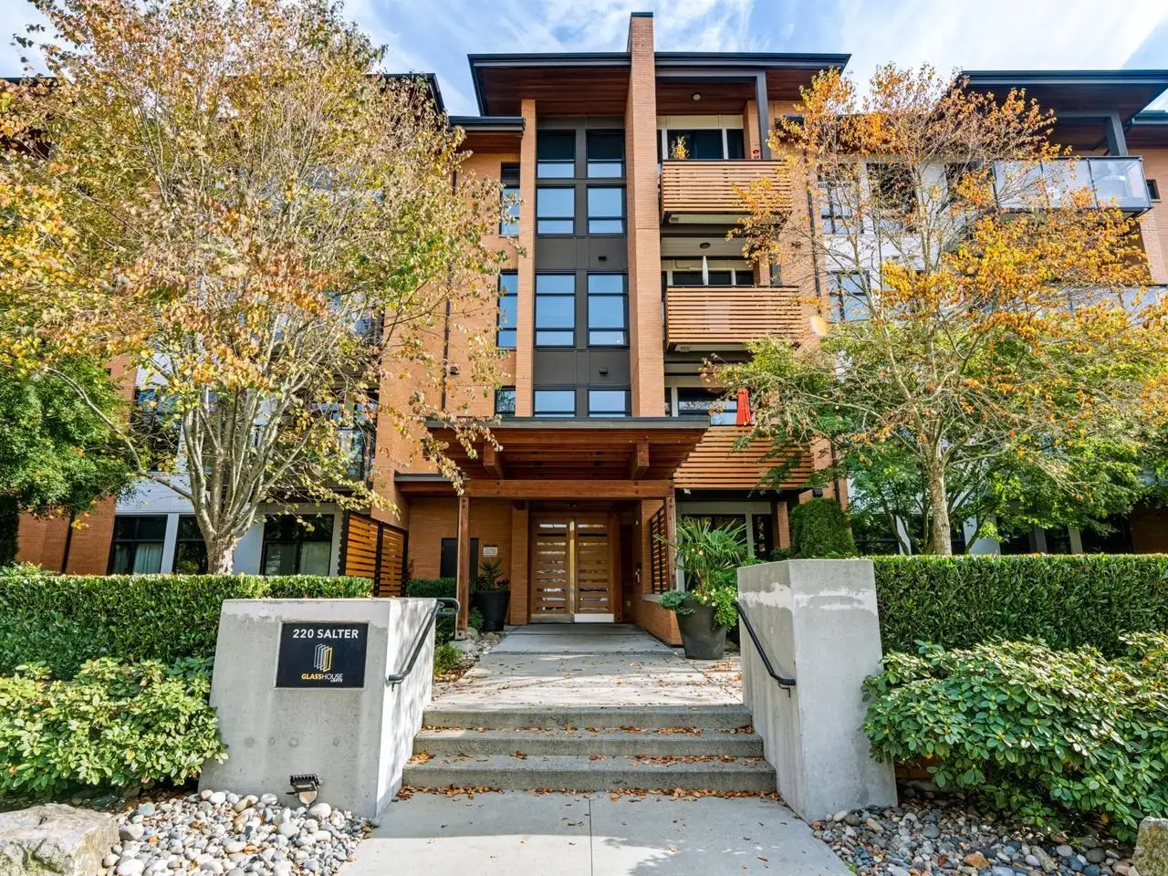 212 220 SALTER STREET, New Westminster BC V3M 0H4