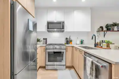 113 707 COMO LAKE AVENUE, Coquitlam BC V3J 0J5