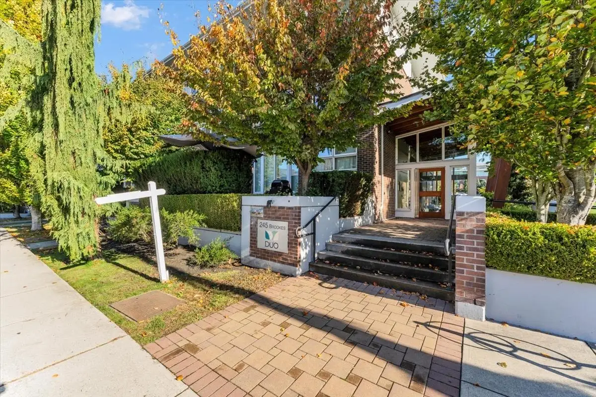 302 245 BROOKES STREET, New Westminster BC V3M 0G5