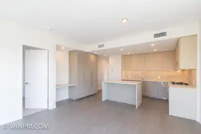 1702 2186 GILMORE AVENUE, Burnaby BC V5C 0N7