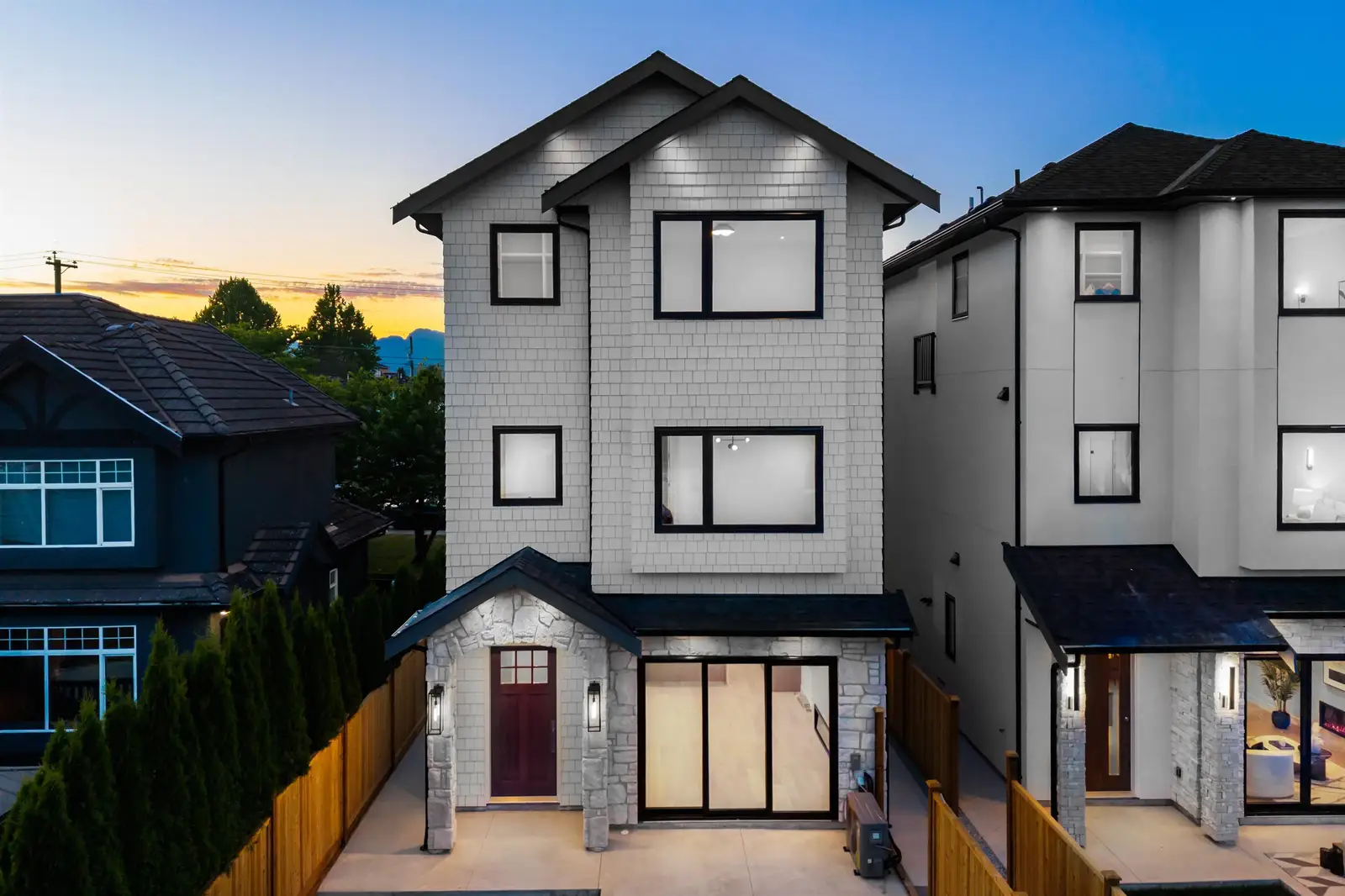 4 6682 NAPIER STREET, Burnaby BC V5B 2C3