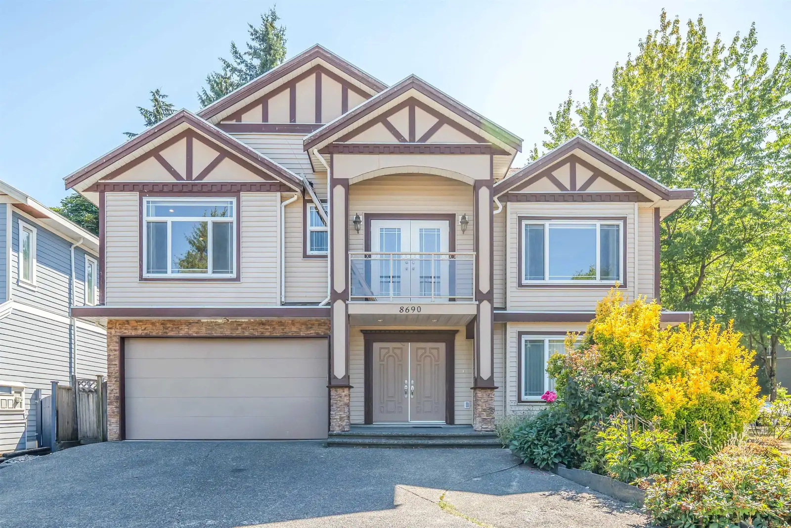 8690 E TULSY CRESCENT, Surrey BC V3W 7A4