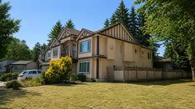 8690 E TULSY CRESCENT, Surrey BC V3W 7A4