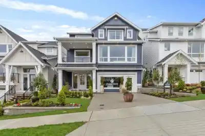 3411 GALLOWAY AVENUE, Coquitlam BC V3E 0M8