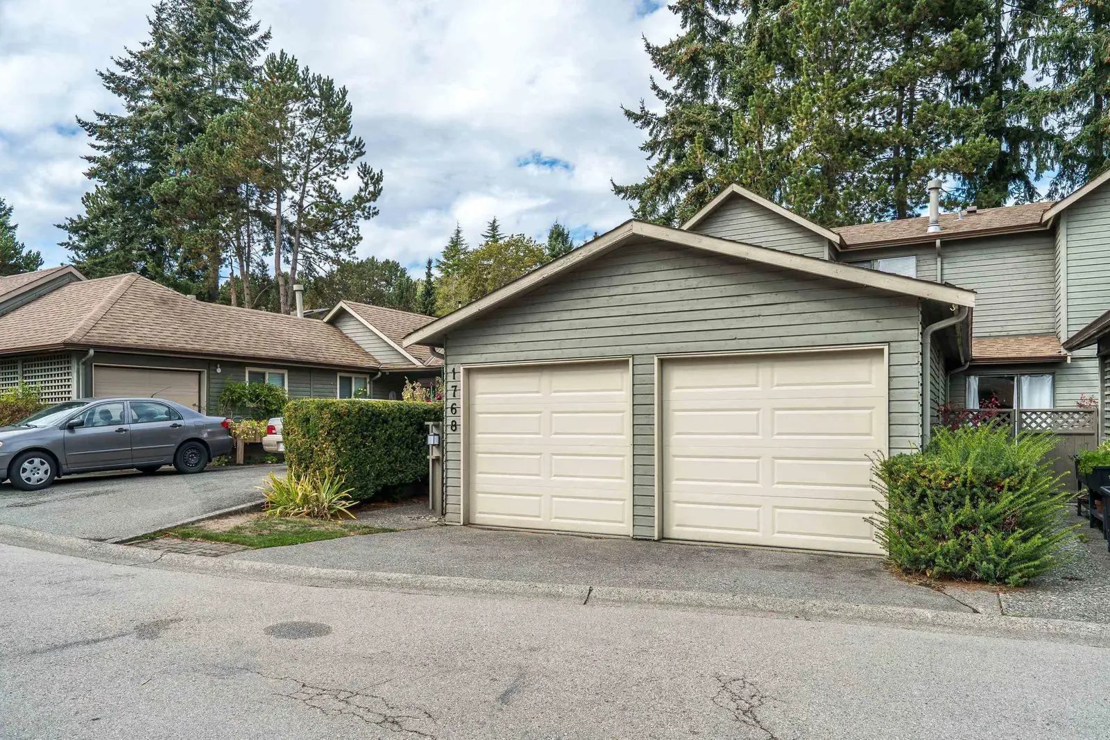 1768 LILAC DRIVE, Surrey BC V4A 5C9
