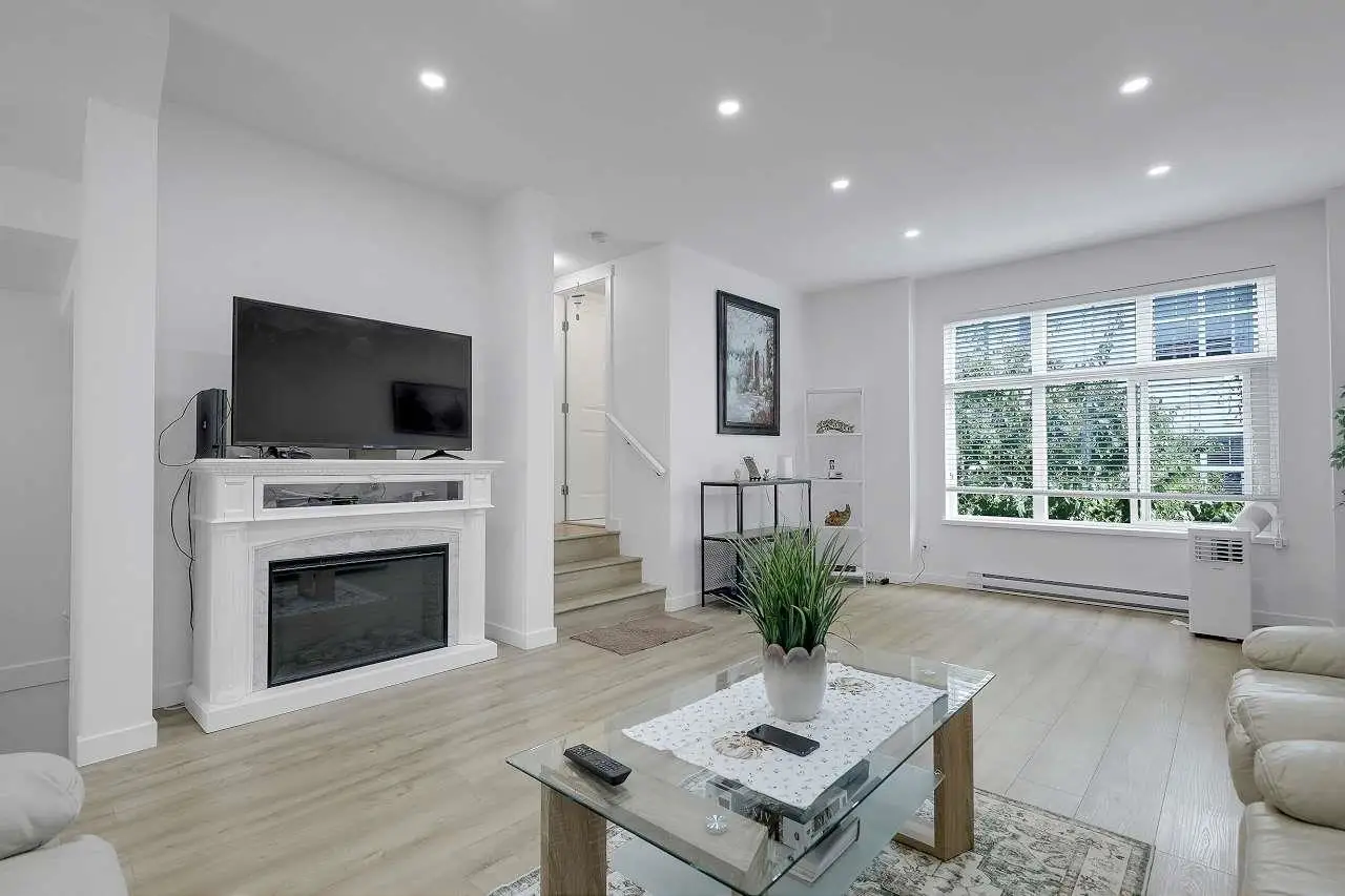8 10433 158 STREET, Surrey BC V4N 6S3