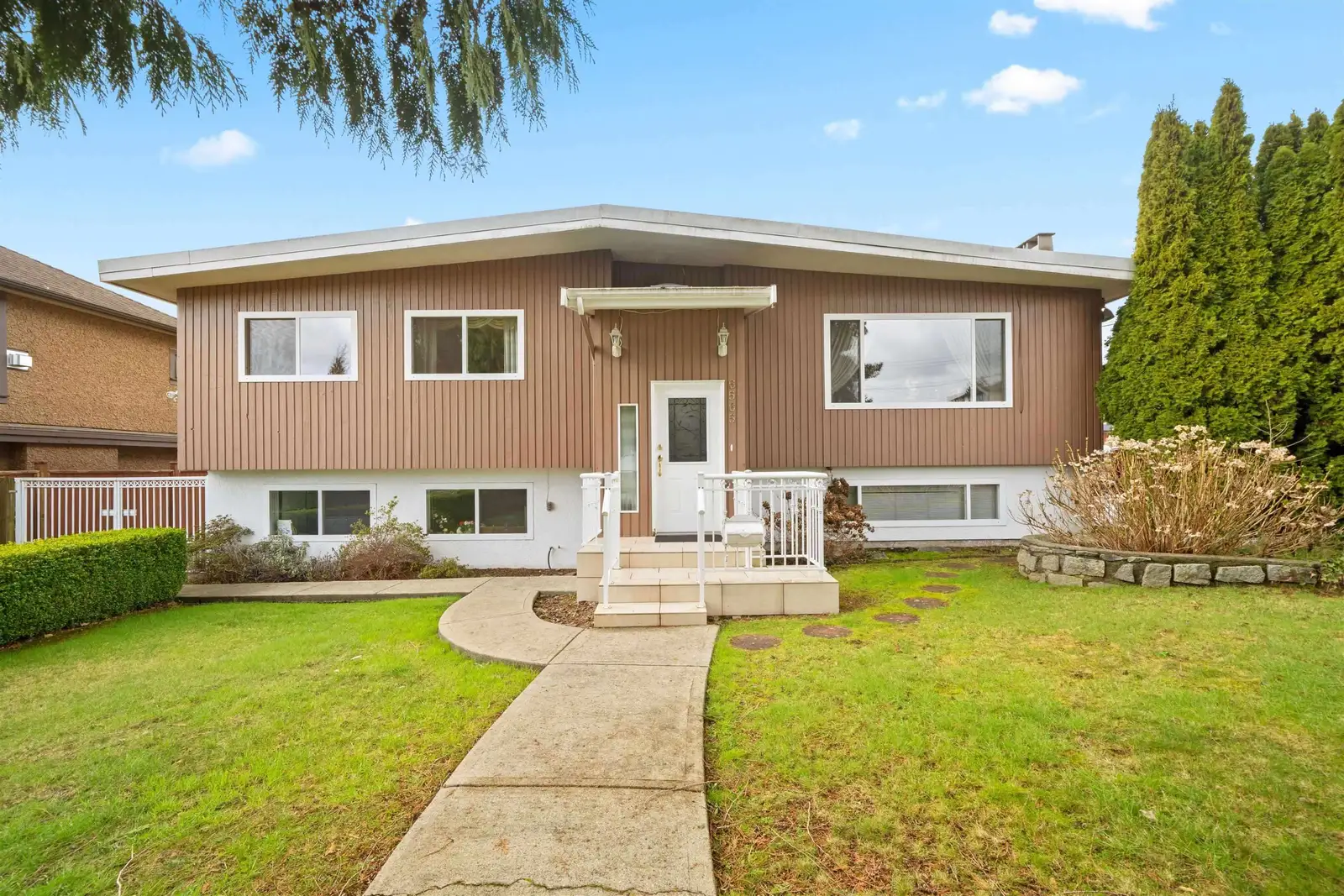 6565 SUMAS DRIVE, Burnaby BC V5B 2V1
