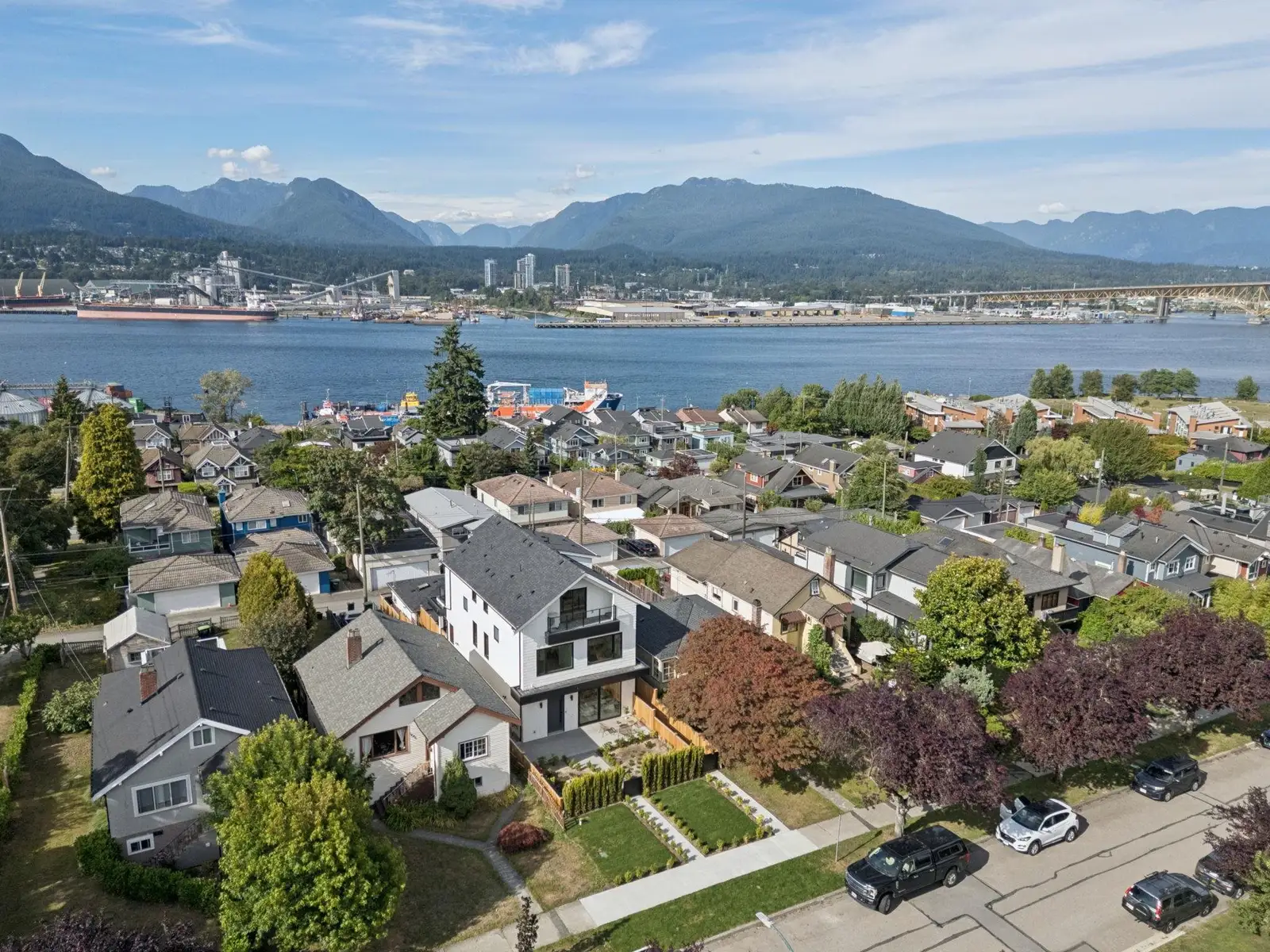 2 2815 TRINITY STREET, Vancouver BC V5K 1E8