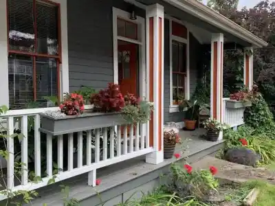 324 TENTH STREET, New Westminster BC V3M 3Y5