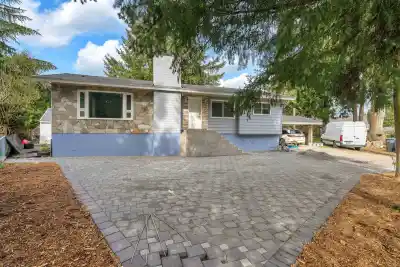 10865 152 STREET, Surrey BC V3R 4H3