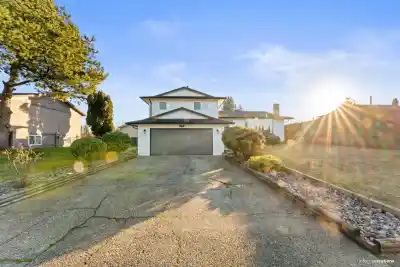 15796 95A AVENUE, Surrey BC V4N 2L4