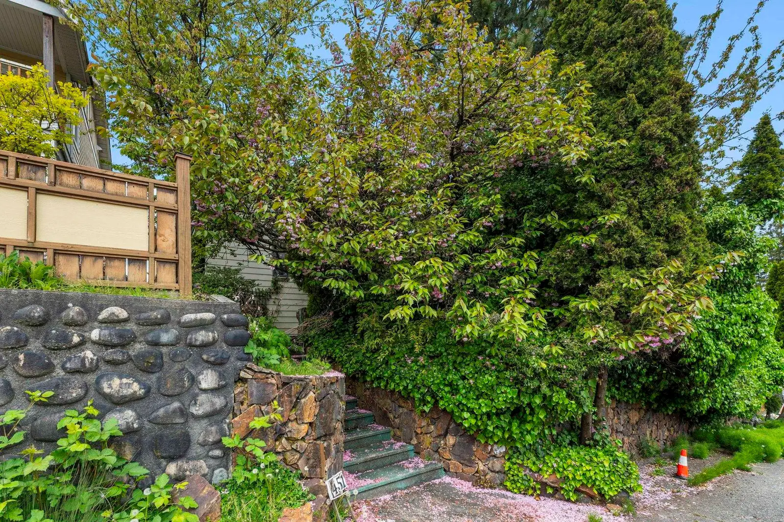 451 E EIGHTH AVENUE, New Westminster BC V3L 4K9