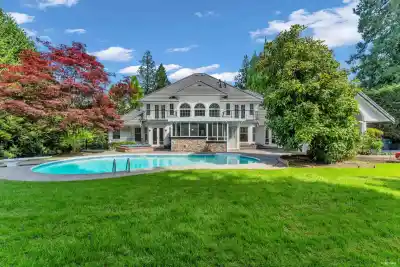 13688 32 AVENUE, Surrey BC V4P 3C8
