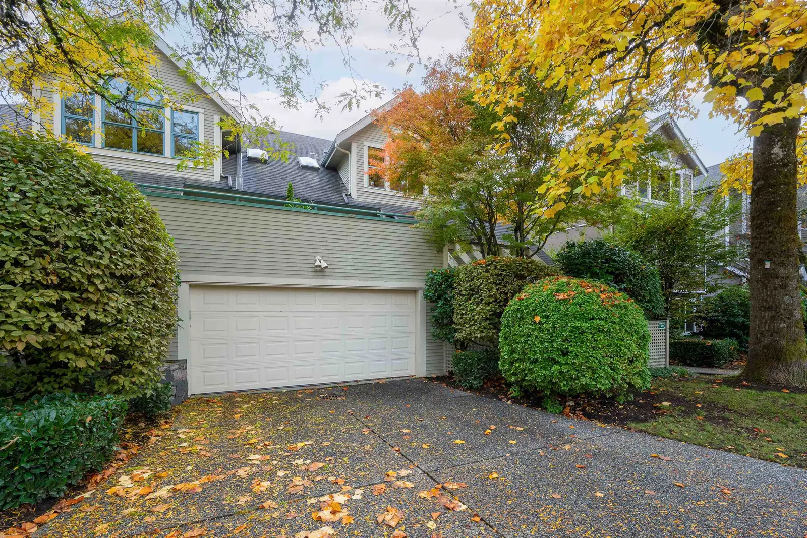 12 229 E 8TH STREET, North Vancouver BC V7L 1Y9