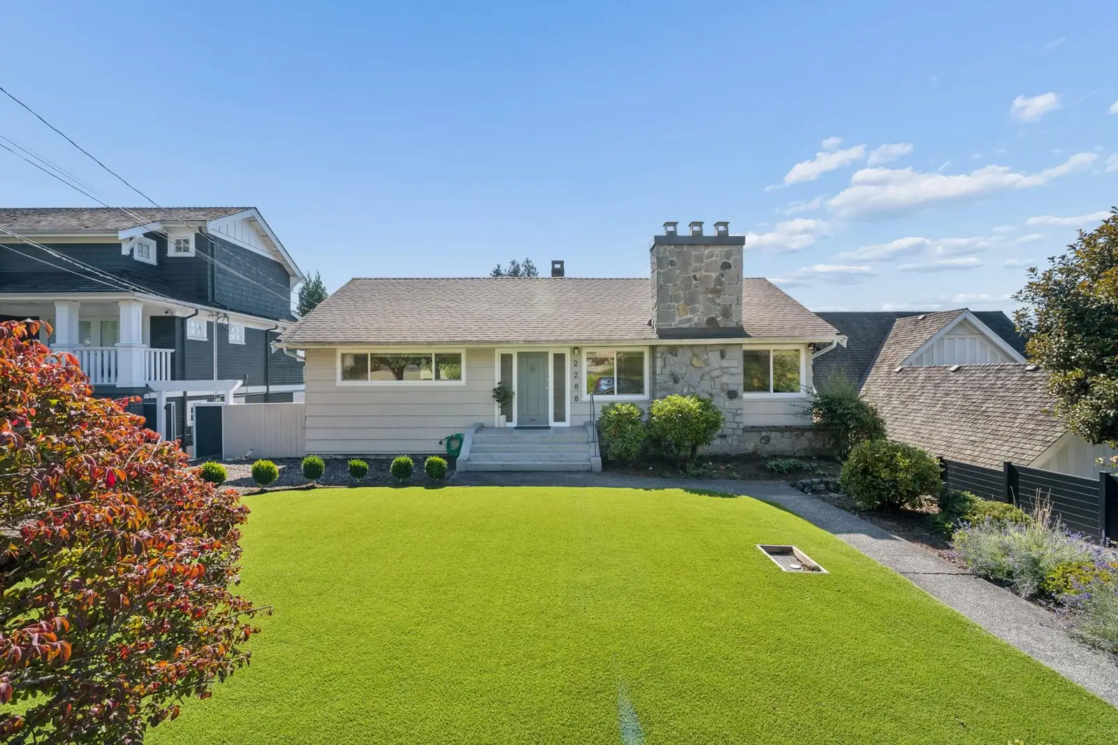 2288 KINGS AVENUE, West Vancouver BC V7V 2C2