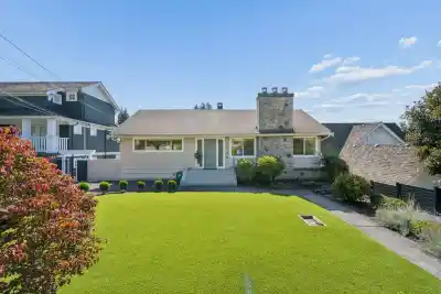 2288 KINGS AVENUE, West Vancouver BC V7V 2C2