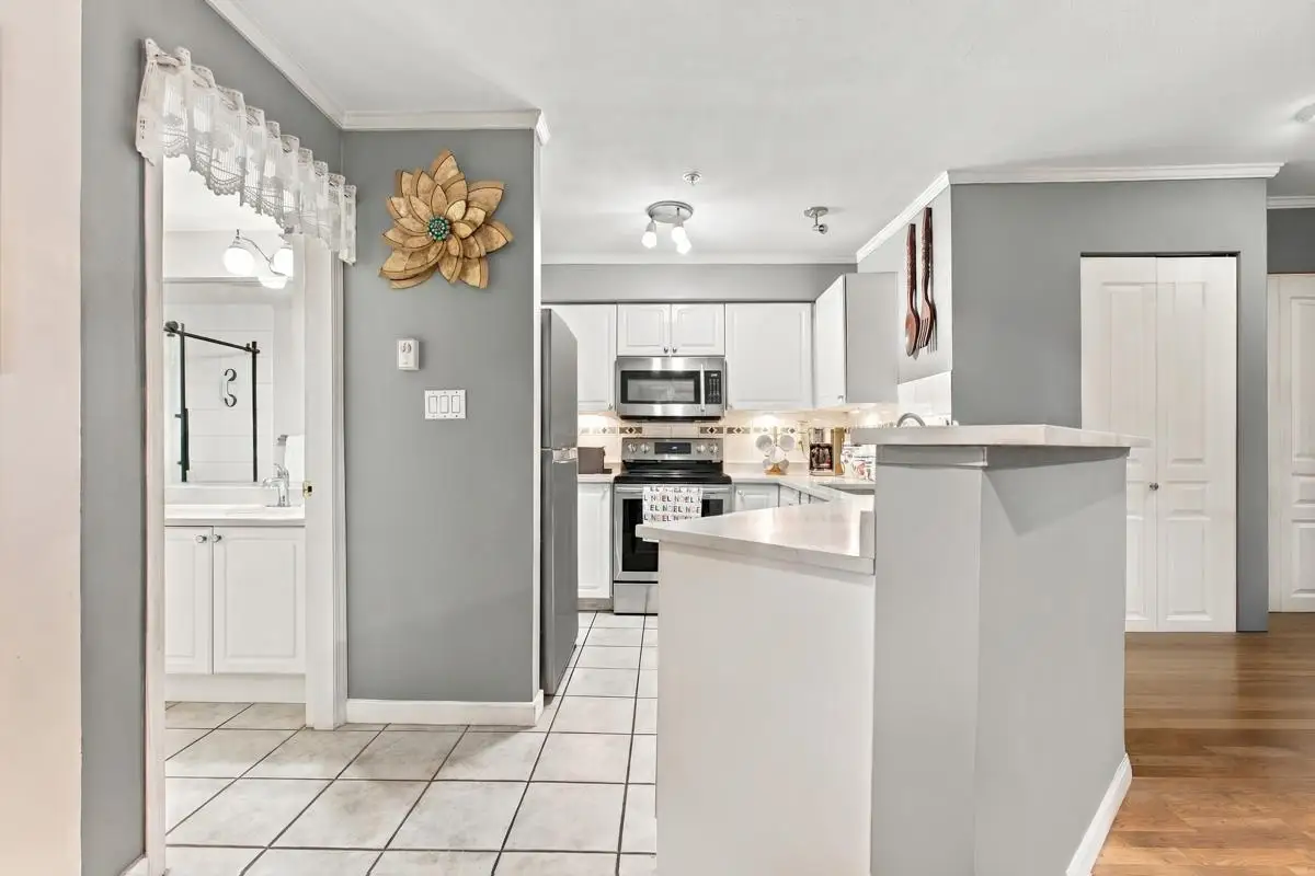 223 760 KINGSWAY, Vancouver BC V5V 3C1
