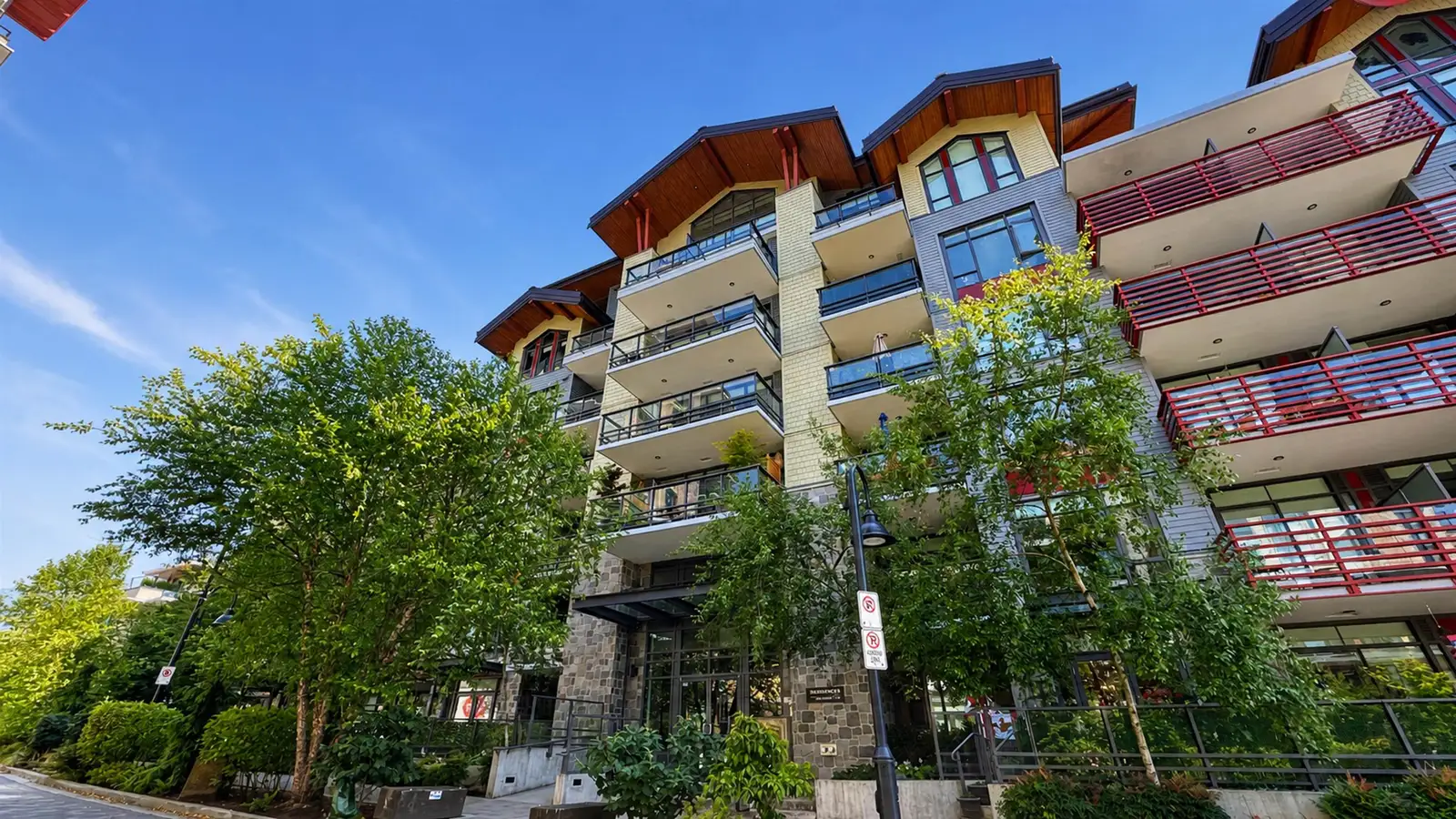 304 2738 LIBRARY LANE, North Vancouver BC V7J 0B3
