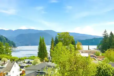 2222 CALEDONIA AVENUE, North Vancouver BC V7G 1T9