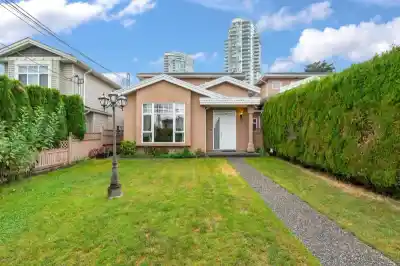 7119 10TH AVENUE, Burnaby BC V3N 2R5