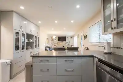 7802 139A STREET, Surrey BC V3W 5H4