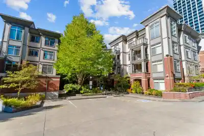 301 10499 UNIVERSITY DRIVE, Surrey BC V3T 0A4
