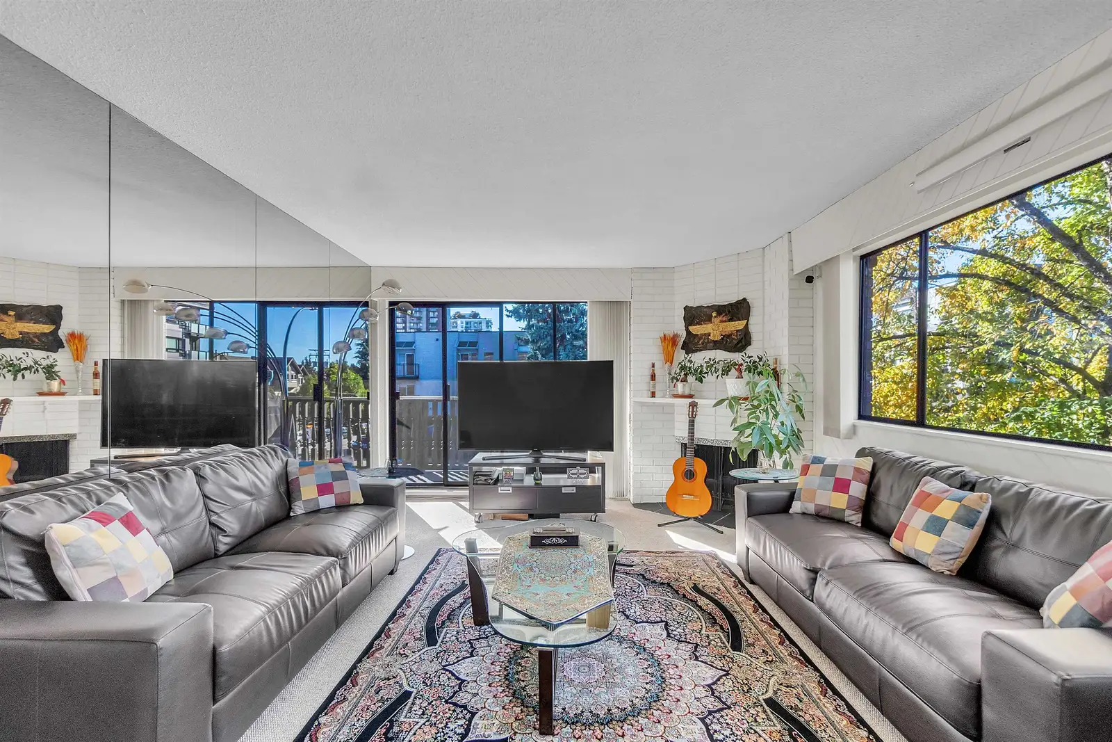 205 1610 CHESTERFIELD AVENUE, North Vancouver BC V7M 2N7