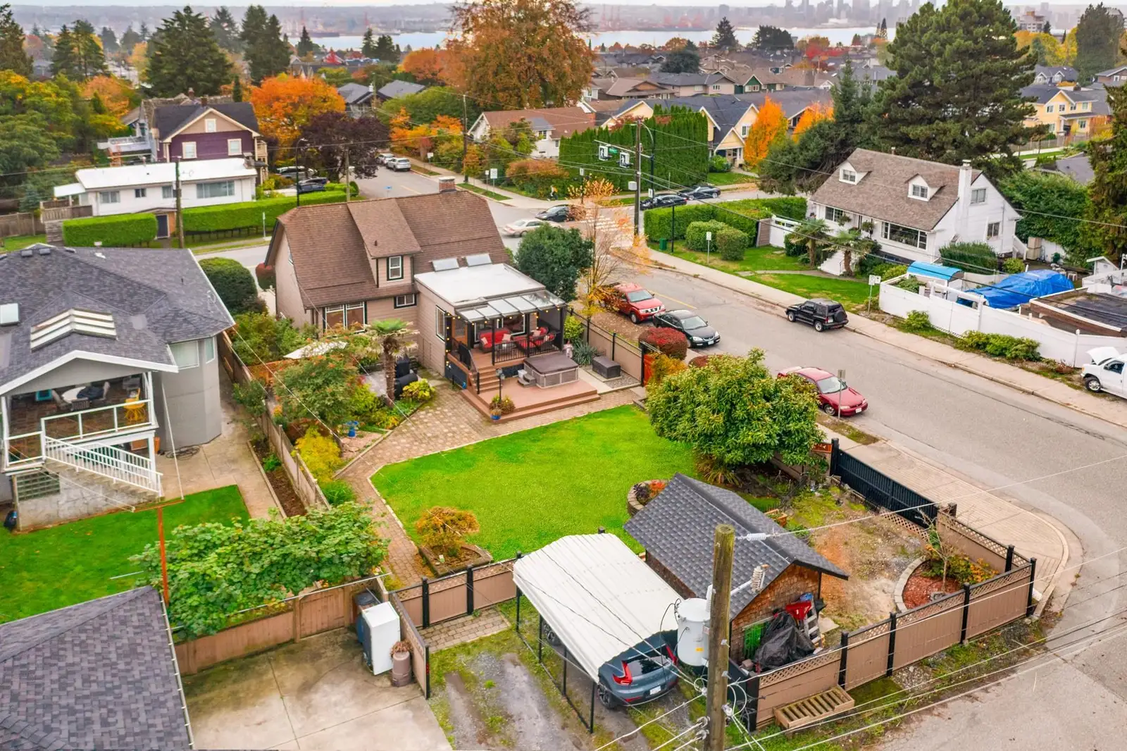 402 E 13TH STREET, North Vancouver BC V7L 2M1