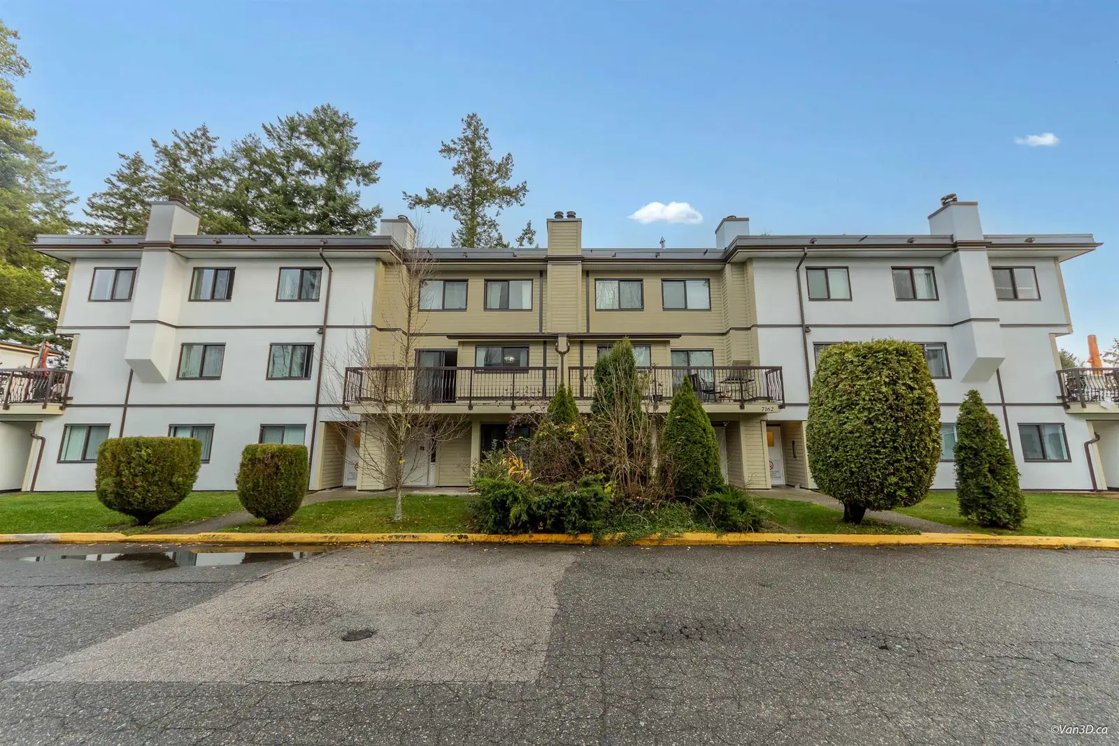203 7162 133A STREET, Surrey BC V3W 7Z9