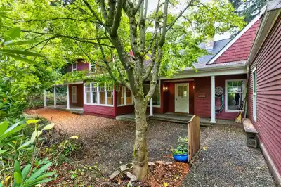 2555 128 STREET, Surrey BC V4A 3W4